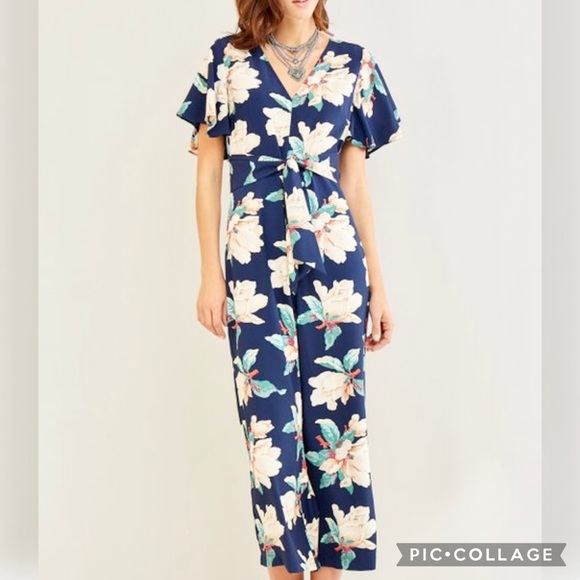 entro Pants - Navy floral jumper size medium